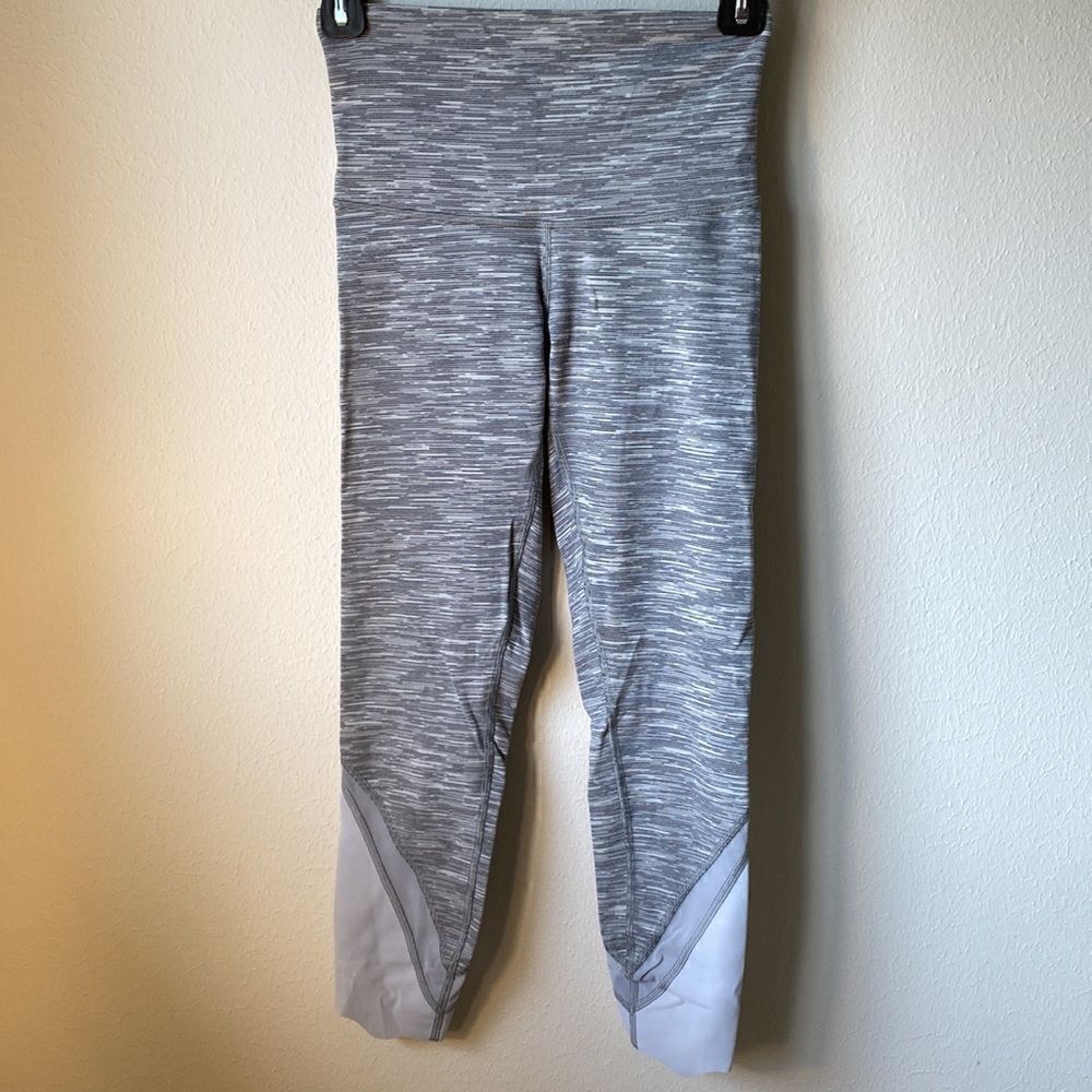 Lululemon leggings stripes print cropped size 4 black and white grey on hems